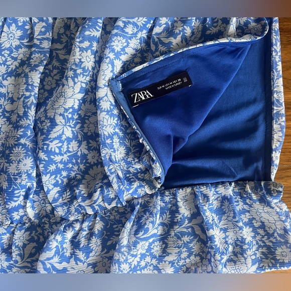 Micro-mini low-rise ruffle + ruched skirt blue w/ white flowers Zara US M - Picture 7 of 7